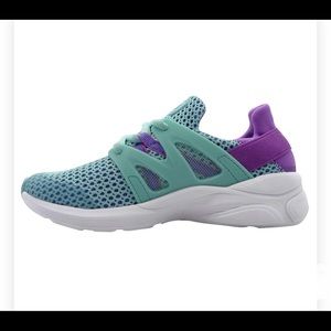 NIB Girls Champion training athletic shoes size 5